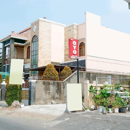 Oyo 1611 Four D'Home Solo Exterior foto