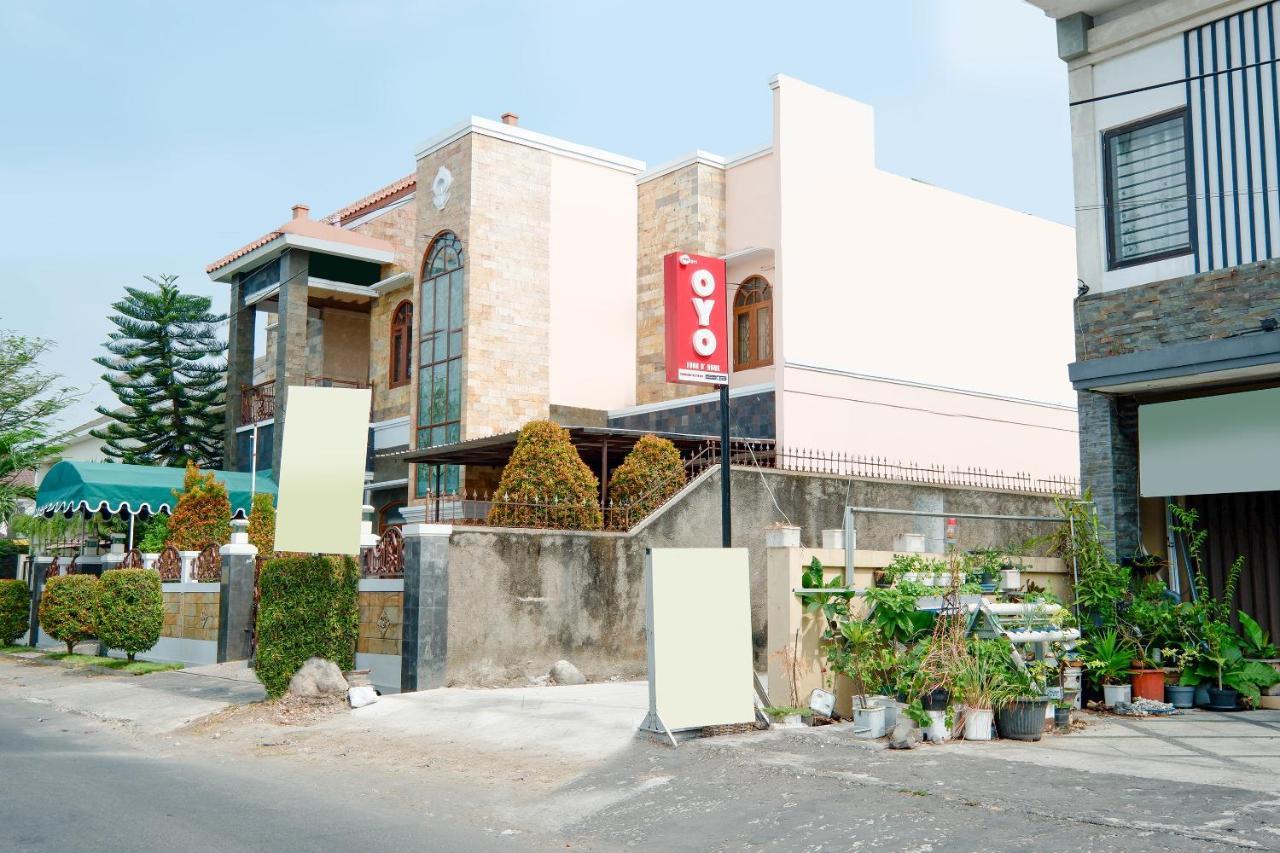Oyo 1611 Four D'Home Solo Exterior foto