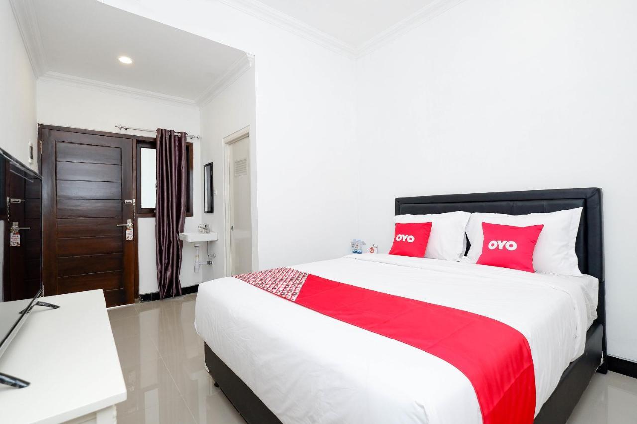 Oyo 1611 Four D'Home Solo Exterior foto