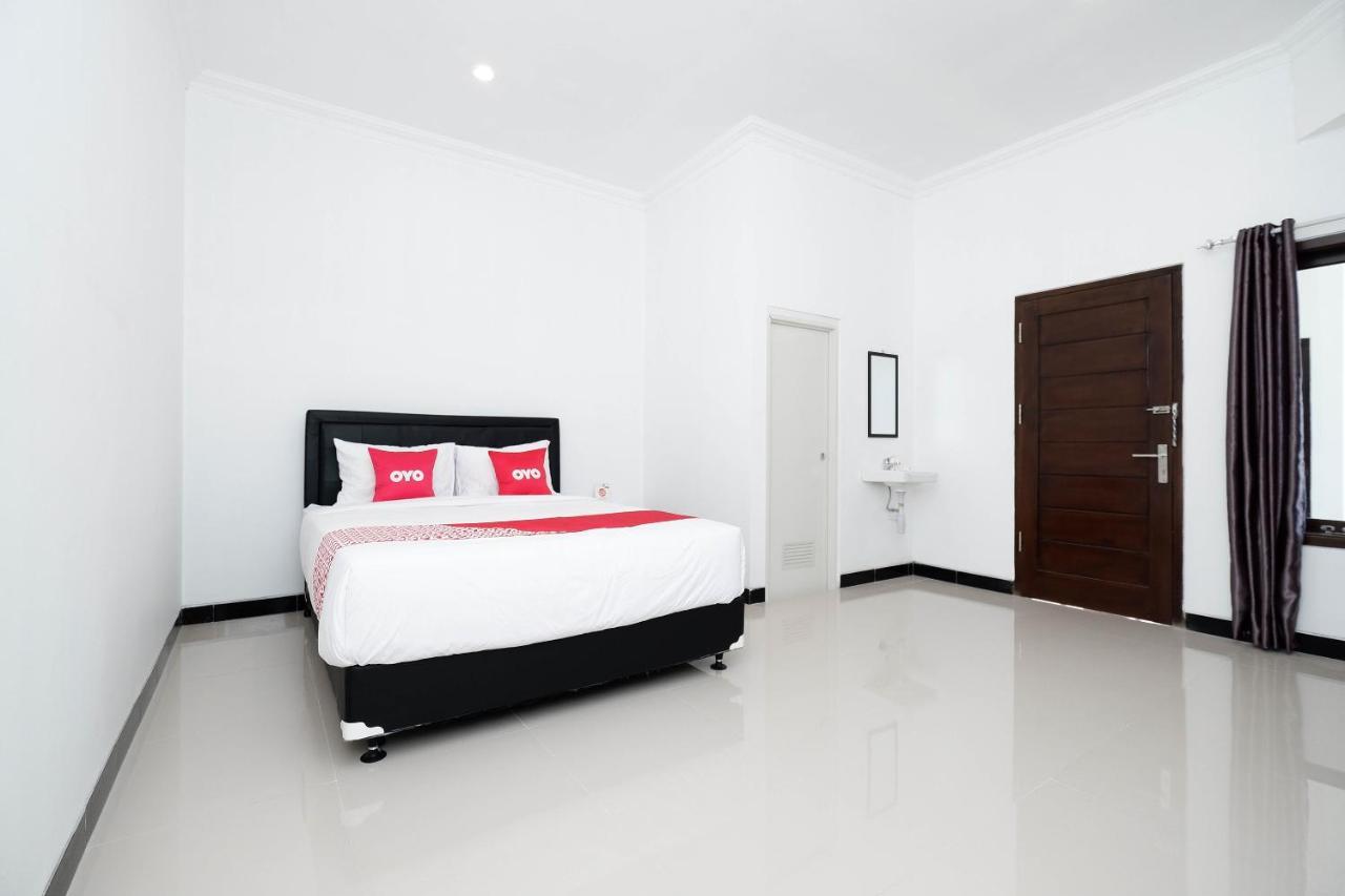 Oyo 1611 Four D'Home Solo Exterior foto