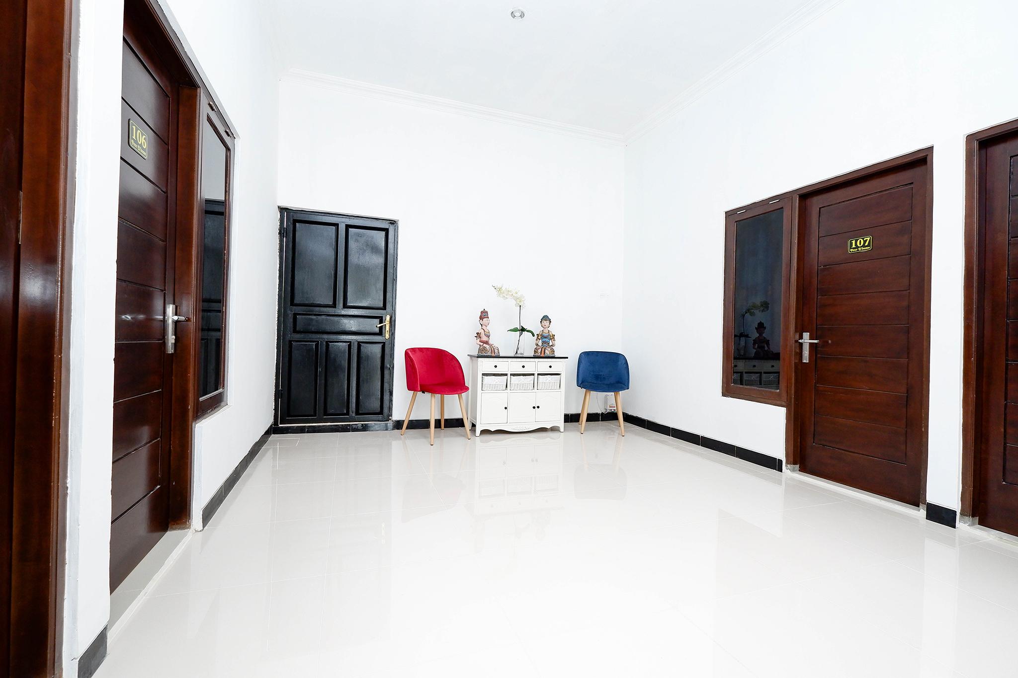 Oyo 1611 Four D'Home Solo Exterior foto
