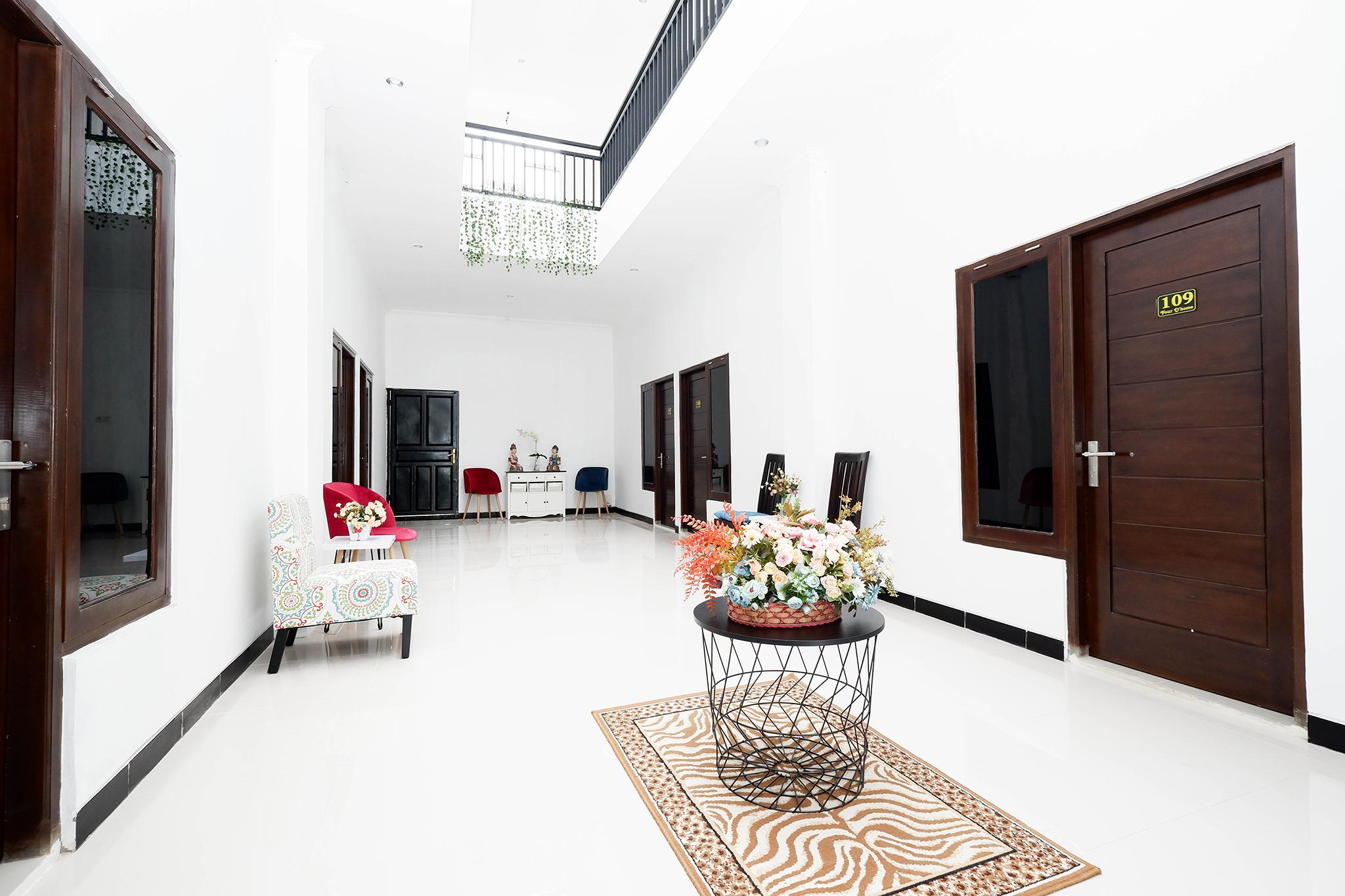 Oyo 1611 Four D'Home Solo Exterior foto